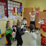 Karnawałowy dzień w grupach przedszkolnych 0a i 0b